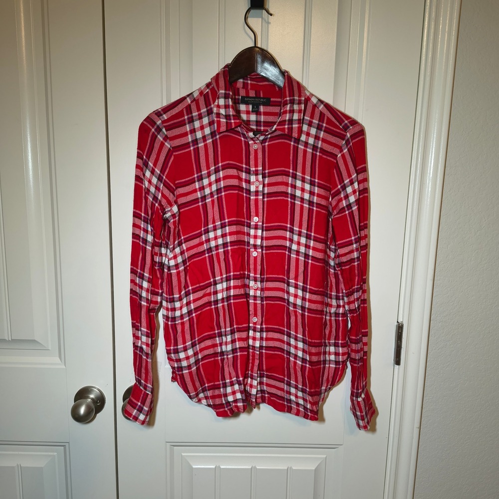 Banana Republic Dillon Classic Fit Red Plaid Button Down Shirt Small Long Sleeve